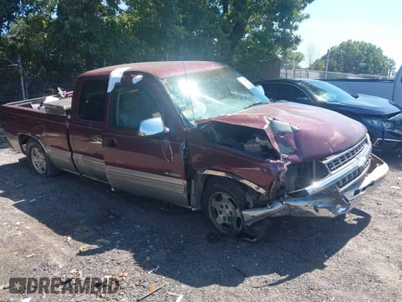 1999 Chevrolet Silverado 1500 LS z VIN 2GCEC19T2X1153428, wystawiony jako IAAI lot #43185258 z przebiegiem Nie podano mil oraz . Historia ofert i sprzedaży dostępna na DreamBid. Obrazek 1.