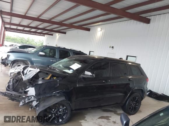 ✅ 2020 Jeep Grand Cherokee Altitude • VIN: 1C4RJEAGXLC392047 • Lot: 42371691. Listed on IAAI with 118,569 mi. Free auction sales archive from the USA and detailed vehicle history report at DreamBid. Image 15.