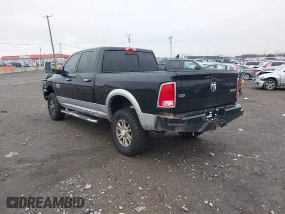✅ 2018 Ram 2500 Laramie • VIN: 3C6UR5FL6JG327626 • Lot: 43830561. Wystawiony na IAAI z przebiegiem 222 903 mil. Bezpłatny archiwum sprzedaży aukcyjnych z USA i szczegółowy raport historii pojazdu na DreamBid. Zdjęcie 3.