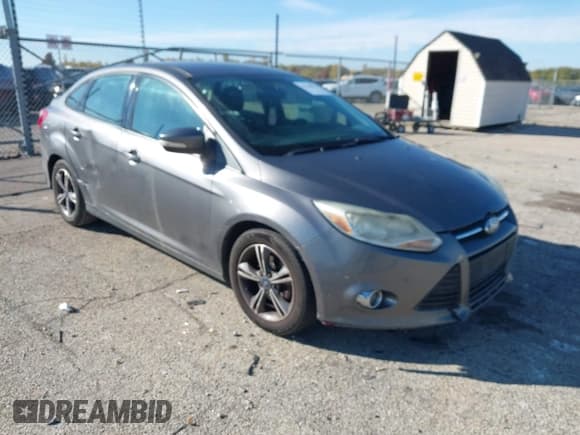 ✅ 2014 Ford Focus SE • VIN: 1FADP3F20EL357813 • Lot: 43568576. Wystawiony na IAAI z przebiegiem 181 447 mil. Bezpłatny archiwum sprzedaży aukcyjnych z USA i szczegółowy raport historii pojazdu na DreamBid. Zdjęcie 1.