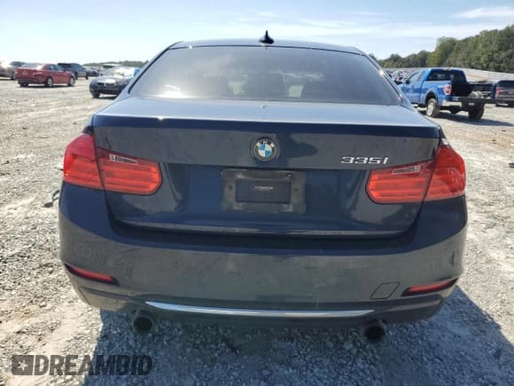 ✅ 2013 BMW 3 Series 335i • VIN: WBA3A9C52DF477194 • Lot: 82199145. Wystawiony na Copart z przebiegiem 145 317 mil. Bezpłatny archiwum sprzedaży aukcyjnych z USA i szczegółowy raport historii pojazdu na DreamBid. Zdjęcie 6.