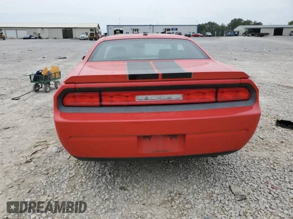 2010 Dodge Challenger SE z VIN 2B3CJ4DV5AH179738, wystawiony jako Copart lot #64823684 z przebiegiem 109 389 mil mil oraz Szkoda całkowita • Salvage title. Historia ofert i sprzedaży dostępna na DreamBid. Obrazek 6.