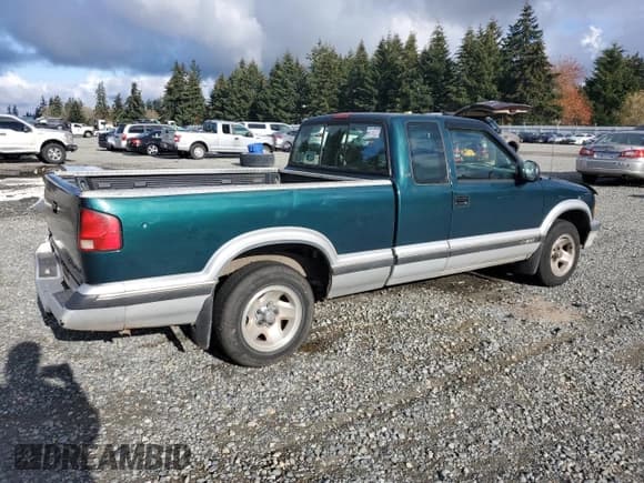 ✅ 1996 Chevrolet S-10 LS • VIN: 1GCCS19X1T8129481 • Лот: 81092144. Опубликован ранее на Copart с пробегом 240 171 миль. Бесплатный доступ к архиву аукционных продаж из США и подробный отчёт об истории автомобиля на DreamBid. Изображение 3.