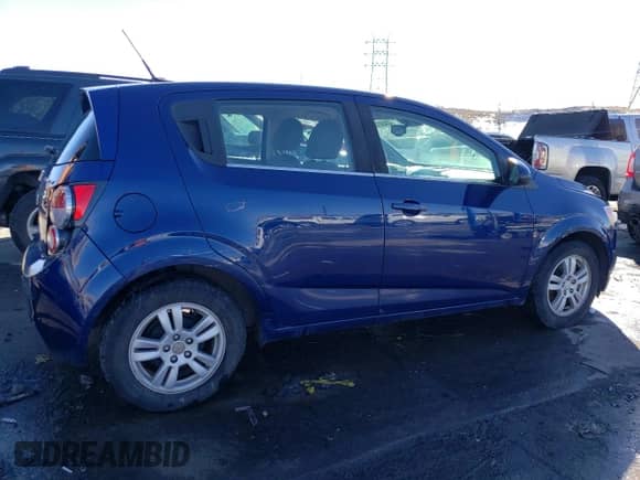 2013 Chevrolet Sonic LT с VIN 1G1JD6SH1D4213156, выставлен на аукционе Copart как лот 43438135 с пробегом 86 625 миль миль и Списание • Salvage title. История ставок и продаж доступна на DreamBid. Изображение 3.
