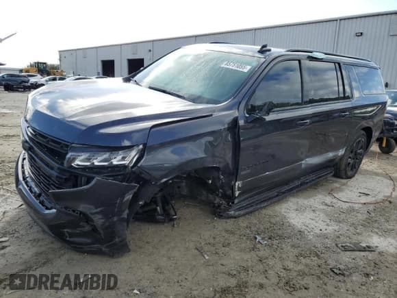 ✅ 2023 Chevrolet Suburban RST • VIN: 1GNSKEKD0PR238007 • Lot: 85751055. Wystawiony na Copart z przebiegiem 20 477 mil. Bezpłatny archiwum sprzedaży aukcyjnych z USA i szczegółowy raport historii pojazdu na DreamBid. Zdjęcie 1.
