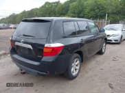 ✅ 2010 Toyota Highlander • VIN: 5TDBK3EH7AS020442 • Lot: 42990256. Wystawiony na IAAI z przebiegiem 217 980 mil. Bezpłatny archiwum sprzedaży aukcyjnych z USA i szczegółowy raport historii pojazdu na DreamBid. Zdjęcie 4.