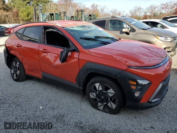 2025 Hyundai Kona SEL with VIN KM8HB3ABXSU207498, listed as a Copart auction lot 84912554 with 4,244 mi miles and Clean title. Bid and sale history available at DreamBid. Image 4.
