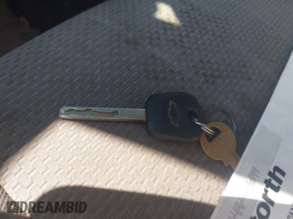 ✅ 2015 Chevrolet Silverado 2500HD Work Truck • VIN: 1GC0CUEG1FZ527683 • Lot: 42869774. Wystawiony na IAAI z przebiegiem 191 790 mil. Bezpłatny archiwum sprzedaży aukcyjnych z USA i szczegółowy raport historii pojazdu na DreamBid. Zdjęcie 11.