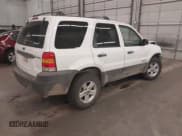 ✅ 2006 Ford Escape Hybrid • VIN: 1FMYU95H76KD48879 • Lot: 42828381. Wystawiony na IAAI z przebiegiem 121 685 mil. Bezpłatny archiwum sprzedaży aukcyjnych z USA i szczegółowy raport historii pojazdu na DreamBid. Zdjęcie 4.