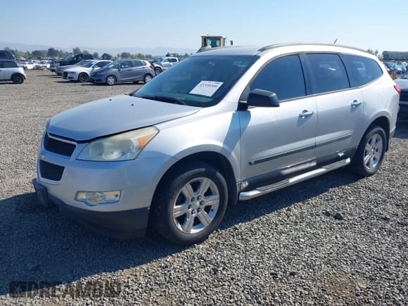 ✅ 2010 Chevrolet Traverse LS • VIN: 1GNLVEED7AS104912 • Lot: 43310260. Wystawiony na IAAI z przebiegiem 172 736 mil. Bezpłatny archiwum sprzedaży aukcyjnych z USA i szczegółowy raport historii pojazdu na DreamBid. Zdjęcie 17.