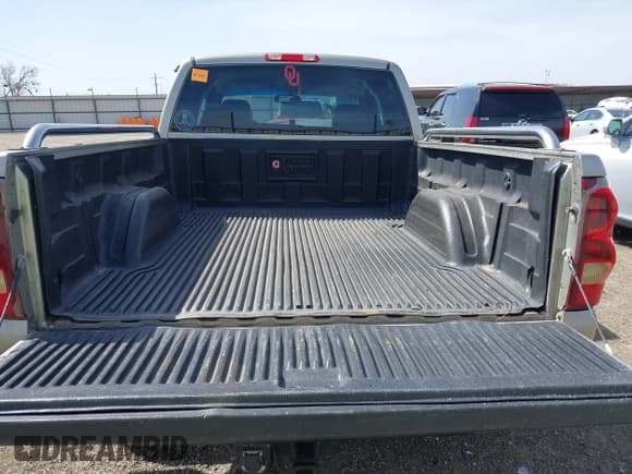 ✅ 2003 Chevrolet Silverado 1500 LS • VIN: 2GCEC19T331345774 • Lot: 41782912. Listed on IAAI with 372,412 mi. Free auction sales archive from the USA and detailed vehicle history report at DreamBid. Image 18.