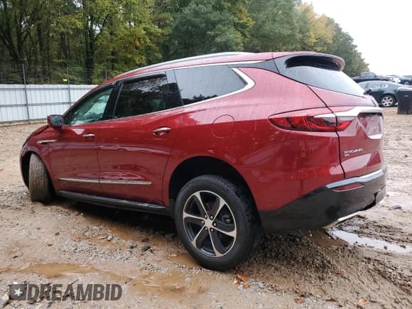 ✅ 2020 Buick Enclave Essence • VIN: 5GAEVAKW6LJ317909 • Лот: 90056705. Опубликован ранее на Copart с пробегом 28 261 миль. Бесплатный доступ к архиву аукционных продаж из США и подробный отчёт об истории автомобиля на DreamBid. Изображение 2.