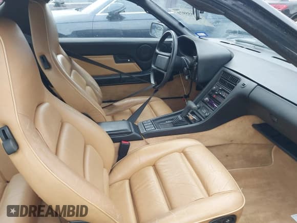 ✅ 1988 Porsche 928 • VIN: WP0JB0926JS861272 • Lot: 42355971. Wystawiony na IAAI z przebiegiem 87 560 mil. Bezpłatny archiwum sprzedaży aukcyjnych z USA i szczegółowy raport historii pojazdu na DreamBid. Zdjęcie 5.