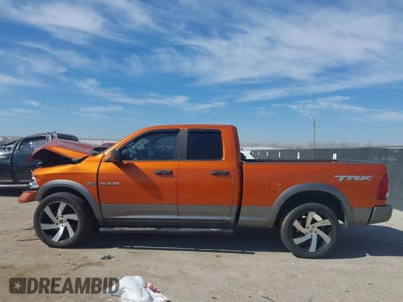 ✅ 2010 Dodge 1500 SLT • VIN: 1D7RB1GT9AS171008 • Lot: 41647485. Wystawiony na IAAI z przebiegiem 120 242 mil. Bezpłatny archiwum sprzedaży aukcyjnych z USA i szczegółowy raport historii pojazdu na DreamBid. Zdjęcie 14.