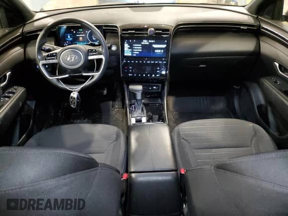 2024 Hyundai Santa Cruz SEL z VIN 5NTJCDAE0RH077594, wystawiony jako Copart lot #83549744 z przebiegiem 31 462 mil mil oraz Szkoda całkowita • Salvage title. Historia ofert i sprzedaży dostępna na DreamBid. Obrazek 8.