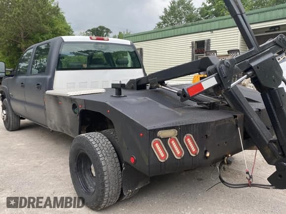 ✅ 2006 Chevrolet Silverado 1500 • VIN: 1GBJC33D36F179611 • Lot: 56563245. Wystawiony na Copart z przebiegiem 365 018 mil. Bezpłatny archiwum sprzedaży aukcyjnych z USA i szczegółowy raport historii pojazdu na DreamBid. Zdjęcie 3.