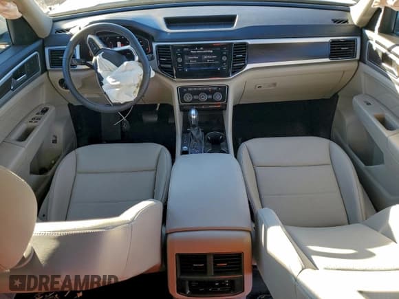 ✅ 2023 Volkswagen Atlas SE • VIN: 1V2KR2CA5PC532382 • Lot: 92642075. Wystawiony na Copart z przebiegiem 27 313 mil. Bezpłatny archiwum sprzedaży aukcyjnych z USA i szczegółowy raport historii pojazdu na DreamBid. Zdjęcie 8.