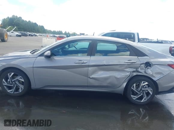 ✅ 2025 Hyundai Elantra SEL Convenience • VIN: KMHLS4DG3SU935865 • Лот: 43255381. Опубликован ранее на IAAI с пробегом 5 020 миль. Бесплатный доступ к архиву аукционных продаж из США и подробный отчёт об истории автомобиля на DreamBid. Изображение 14.