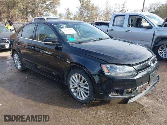 ✅ 2013 Volkswagen Jetta SEL • VIN: 3VWLX7AJ0DM369112 • Lot: 43689452. Wystawiony na IAAI z przebiegiem 206 668 mil. Bezpłatny archiwum sprzedaży aukcyjnych z USA i szczegółowy raport historii pojazdu na DreamBid. Zdjęcie 1.