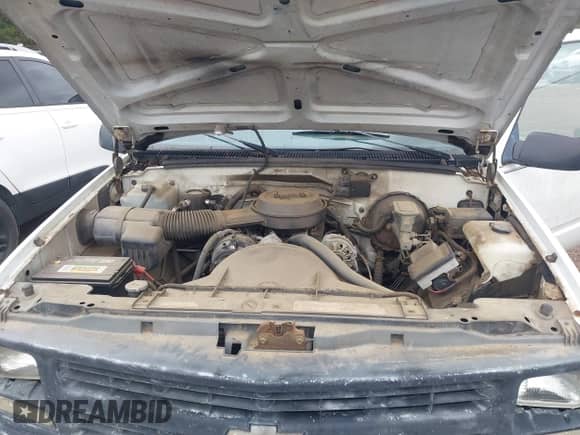 1995 Chevrolet Silverado 1500 z VIN 1GCEC14Z1SZ149169, wystawiony jako IAAI lot #43489391 z przebiegiem 196 119 mil mil oraz . Historia ofert i sprzedaży dostępna na DreamBid. Obrazek 10.