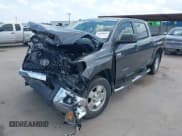 ✅ 2018 Toyota Tundra SR5 • VIN: 5TFEY5F14JX230337 • Lot: 42484026. Wystawiony na IAAI z przebiegiem 195 329 mil. Bezpłatny archiwum sprzedaży aukcyjnych z USA i szczegółowy raport historii pojazdu na DreamBid. Zdjęcie 2.
