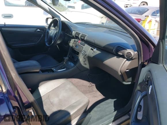 ✅ 2001 Mercedes-Benz C 320 • VIN: WDBRF64J91F017954 • Lot: 42923896. Wystawiony na IAAI z przebiegiem 136 839 mil. Bezpłatny archiwum sprzedaży aukcyjnych z USA i szczegółowy raport historii pojazdu na DreamBid. Zdjęcie 5.