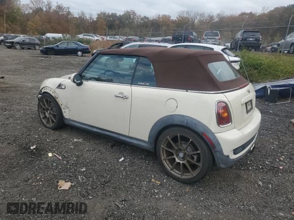 ✅ 2009 MINI Convertible S • VIN: WMWMS33539TG89385 • Lot: 82756675. Listed on Copart with 96,228 mi. Free auction sales archive from the USA and detailed vehicle history report at DreamBid. Image 2.