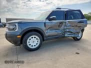 ✅ 2025 Ford Bronco Sport Heritage • VIN: 3FMCR9GNXSRE25085 • Лот: 63847615. Опубликован ранее на Copart с пробегом 220 миль. Бесплатный доступ к архиву аукционных продаж из США и подробный отчёт об истории автомобиля на DreamBid. Изображение 1.