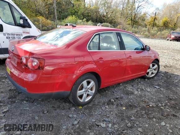 ✅ 2008 Volkswagen Jetta SE • VIN: 3VWRZ71K58M194360 • Lot: 87380205. Listed on Copart with 32,987 mi. Free auction sales archive from the USA and detailed vehicle history report at DreamBid. Image 3.