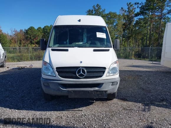 ✅ 2011 Mercedes-Benz Sprinter Cargo • VIN: WD3PE8CB6B5562237 • Lot: 43451045. Wystawiony na IAAI z przebiegiem 434 774 mil. Bezpłatny archiwum sprzedaży aukcyjnych z USA i szczegółowy raport historii pojazdu na DreamBid. Zdjęcie 6.