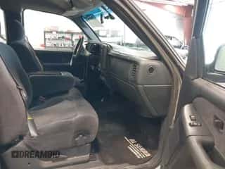 2000 Chevrolet Silverado 1500 LS z VIN 1GCEK19T1YE336600, wystawiony jako IAAI lot #42383410 z przebiegiem 64 920 mil mil oraz . Historia ofert i sprzedaży dostępna na DreamBid. Obrazek 5.