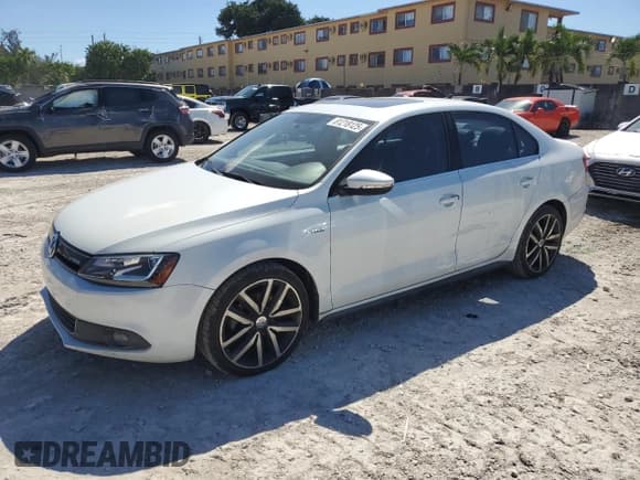 ✅ 2014 Volkswagen Jetta Hybrid • VIN: 3VW637AJ5EM253902 • Lot: 81218125. Listed on Copart with 133,128 mi. Free auction sales archive from the USA and detailed vehicle history report at DreamBid. Image 1.