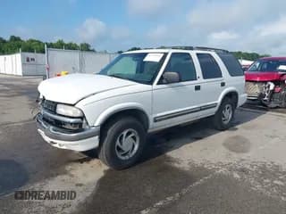 ✅ 2001 Chevrolet Blazer LT • VIN: 1GNDT13W912206512 • Lot: 42752143. Wystawiony na IAAI z przebiegiem 218 600 mil. Bezpłatny archiwum sprzedaży aukcyjnych z USA i szczegółowy raport historii pojazdu na DreamBid. Zdjęcie 2.