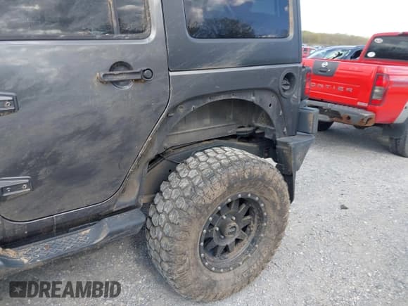 ✅ 2018 Jeep Wrangler Unlimited Sport S • VIN: 1C4HJWDG2JL930461 • Lot: 42042644. Listed on IAAI with 136,530 mi. Free auction sales archive from the USA and detailed vehicle history report at DreamBid. Image 18.