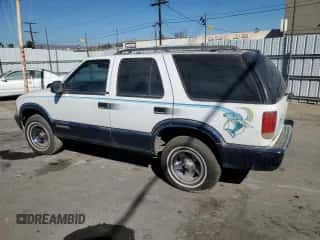 1996 Chevrolet Blazer with VIN 1GNCS13W2T2160393, listed as a Copart auction lot 70889204 with 118,286 mi miles and Clean title. Bid and sale history available at DreamBid. Image 2.