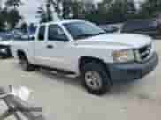 2008 Dodge Dakota ST z VIN 1D7HE22K98S558398, wystawiony jako Copart lot #86100785 z przebiegiem 199 816 mil mil oraz Szkoda całkowita • Salvage title. Historia ofert i sprzedaży dostępna na DreamBid. Obrazek 4.