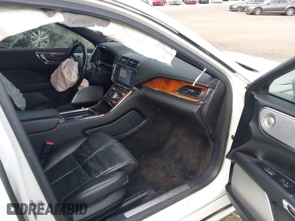 ✅ 2020 Lincoln Continental Reserve • VIN: 1LN6L9NP8L5603325 • Lot: 43387791. Listed on IAAI with 40,520 mi. Free auction sales archive from the USA and detailed vehicle history report at DreamBid. Image 5.