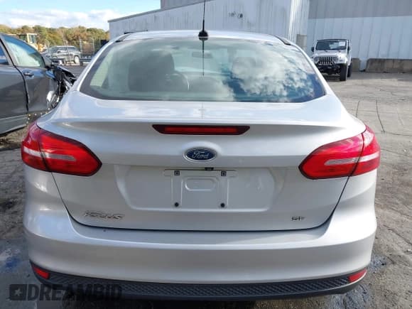 ✅ 2017 Ford Focus SE • VIN: 1FADP3F2XHL208667 • Lot: 43587367. Listed on IAAI with 140,765 mi. Free auction sales archive from the USA and detailed vehicle history report at DreamBid. Image 17.