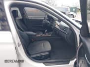 ✅ 2015 BMW 3 Series 328i • VIN: WBA3C1C56FK118629 • Lot: 41863460. Wystawiony na IAAI z przebiegiem 83 176 mil. Bezpłatny archiwum sprzedaży aukcyjnych z USA i szczegółowy raport historii pojazdu na DreamBid. Zdjęcie 5.