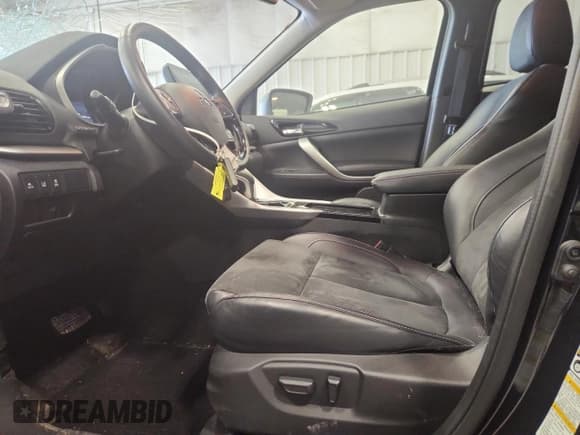 ✅ 2025 Mitsubishi Eclipse Cross SE • VIN: JA4ATWAA1SZ009658 • Лот: 86785725. Опубликован ранее на Copart с пробегом 17 328 миль. Бесплатный доступ к архиву аукционных продаж из США и подробный отчёт об истории автомобиля на DreamBid. Изображение 7.