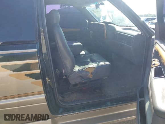 ✅ 1996 Dodge 1500 • VIN: 1B7HC13Z0TJ164020 • Lot: 42810135. Listed on IAAI with 399,797 mi. Free auction sales archive from the USA and detailed vehicle history report at DreamBid. Image 5.