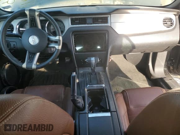 ✅ 2010 Ford Mustang V6 • VIN: 1ZVBP8EN3A5175481 • Лот: 86224565. Опубликован ранее на Copart с пробегом Не указан. Бесплатный доступ к архиву аукционных продаж из США и подробный отчёт об истории автомобиля на DreamBid. Изображение 8.