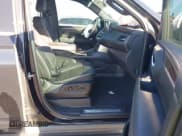 ✅ 2022 Chevrolet Suburban Premier • VIN: 1GNSKFKD1NR223325 • Lot: 40848831. Wystawiony na IAAI z przebiegiem 52 798 mil. Bezpłatny archiwum sprzedaży aukcyjnych z USA i szczegółowy raport historii pojazdu na DreamBid. Zdjęcie 5.