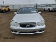 ✅ 2002 Mercedes-Benz C AMG • VIN: WDBRF65J92F187215 • Lot: 50830645. Wystawiony na Copart z przebiegiem 83 223 mil. Bezpłatny archiwum sprzedaży aukcyjnych z USA i szczegółowy raport historii pojazdu na DreamBid. Zdjęcie 5.