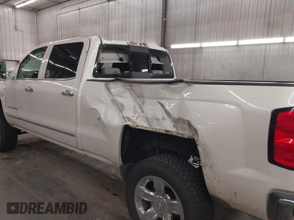 ✅ 2015 Chevrolet Silverado 1500 LTZ • VIN: 3GCUKSEC3FG215970 • Lot: 43324797. Wystawiony na IAAI z przebiegiem 157 506 mil. Bezpłatny archiwum sprzedaży aukcyjnych z USA i szczegółowy raport historii pojazdu na DreamBid. Zdjęcie 18.