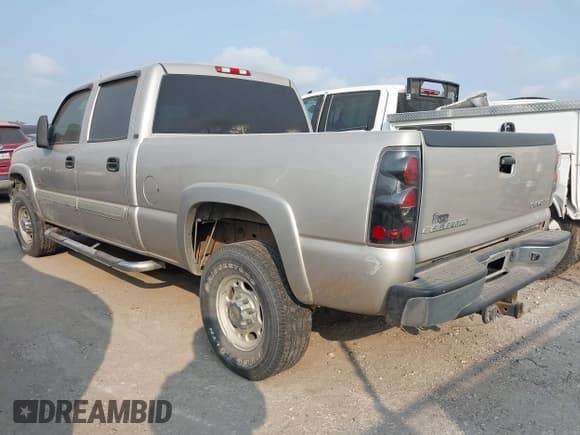 ✅ 2004 Chevrolet Silverado 2500HD LS • VIN: 1GCHC23284F216989 • Lot: 42315974. Listed on IAAI with 249,245 mi. Free auction sales archive from the USA and detailed vehicle history report at DreamBid. Image 3.