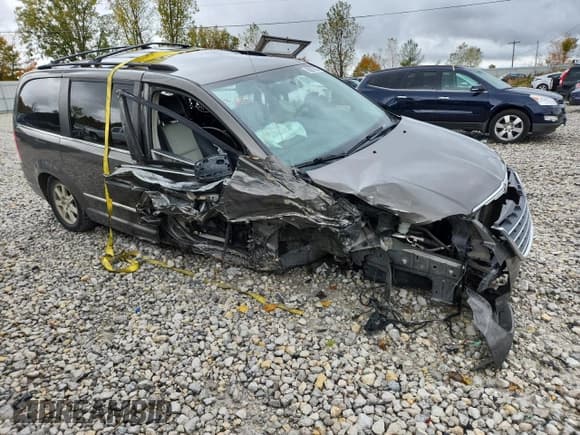 ✅ 2010 Chrysler Town & Country Touring Plus • VIN: 2A4RR8D10AR392915 • Lot: 86227995. Wystawiony na Copart z przebiegiem Nie podano. Bezpłatny archiwum sprzedaży aukcyjnych z USA i szczegółowy raport historii pojazdu na DreamBid. Zdjęcie 4.