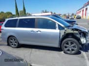 ✅ 2018 Toyota Sienna SE • VIN: 5TDXZ3DCXJS962511 • Lot: 43111836. Wystawiony na IAAI z przebiegiem 81 278 mil. Bezpłatny archiwum sprzedaży aukcyjnych z USA i szczegółowy raport historii pojazdu na DreamBid. Zdjęcie 14.