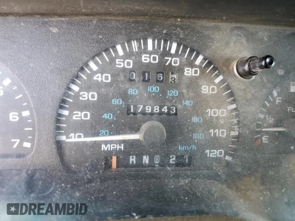 ✅ 1998 Ford Windstar LX • VIN: 2FMZA514XWBC69323 • Lot: 45993185. Wystawiony na Copart z przebiegiem 179 843 mil. Bezpłatny archiwum sprzedaży aukcyjnych z USA i szczegółowy raport historii pojazdu na DreamBid. Zdjęcie 9.