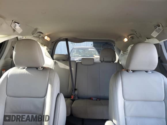 ✅ 2017 Toyota Sienna XLE • VIN: 5TDDZ3DCXHS165849 • Lot: 84985585. Wystawiony na Copart z przebiegiem 82 857 mil. Bezpłatny archiwum sprzedaży aukcyjnych z USA i szczegółowy raport historii pojazdu na DreamBid. Zdjęcie 10.